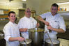 Sie kochen für Franz Müntefering (von links): Azubi Fabian Huttner, Chef Siegfried Draganski und Koch Marek Zacher. 